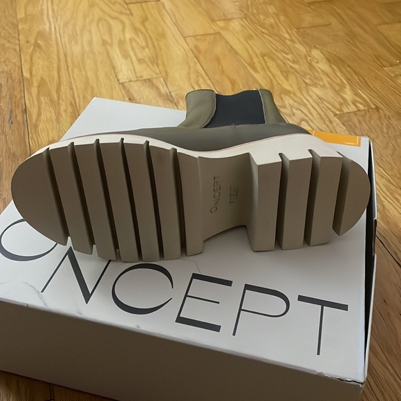 Gorgeous. BNIB Oncept silver moss boot size 7 - Picture 2 of 6